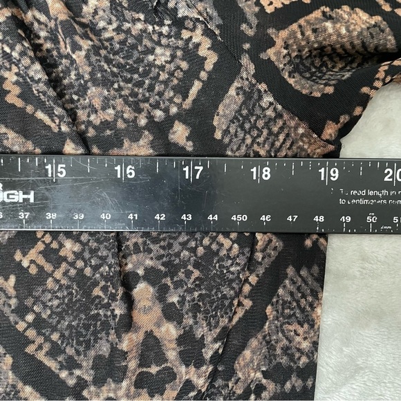Scoop Sheer Animal Print Long Sleeve Blouse Size Small - Picture 8 of 9